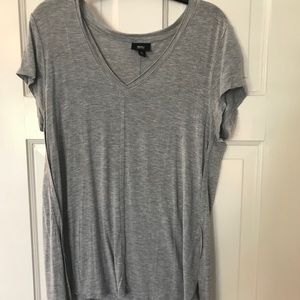 V-neck high to low tee